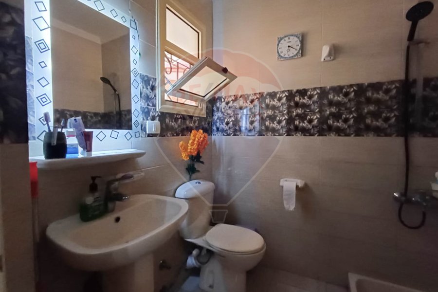 Apartment for sale 185 m Kafr Abdo (Sant Giyn Square)