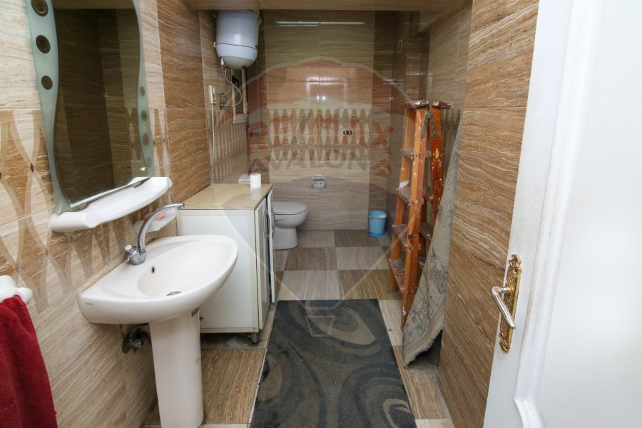 Administrative Unit for sale 240 m Smouha (Tout Ankh Amoon st)