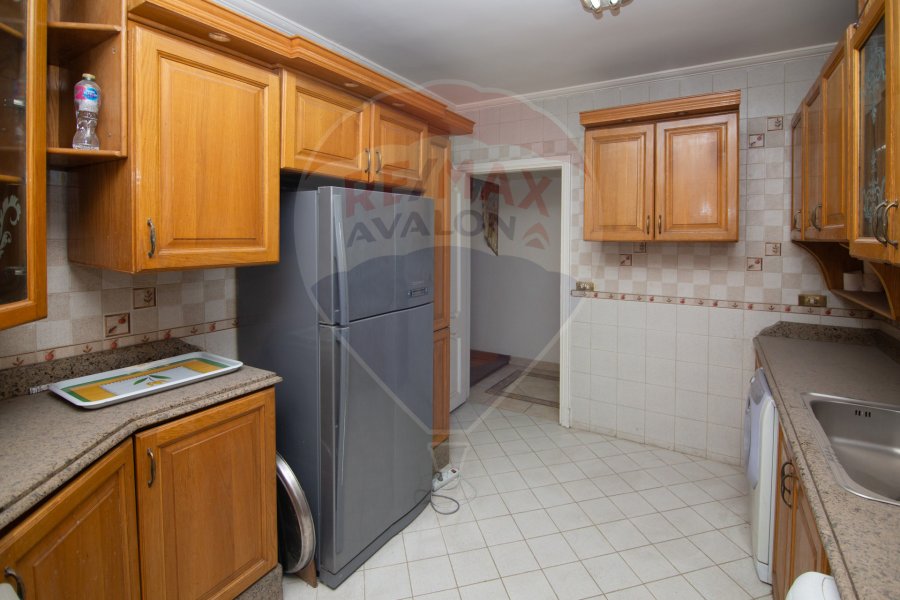 Apartment for sale, 280 m Stanley (Steps from the sea)