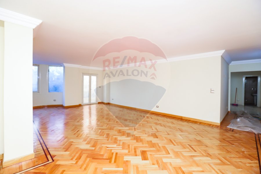 Apartment for Sale 210 m Lauran (Mohamed Farid St.)