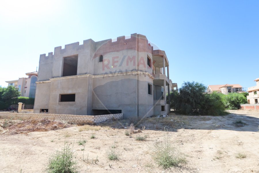 palace for sale 1,235 m King Mariout (compound El Orouba)