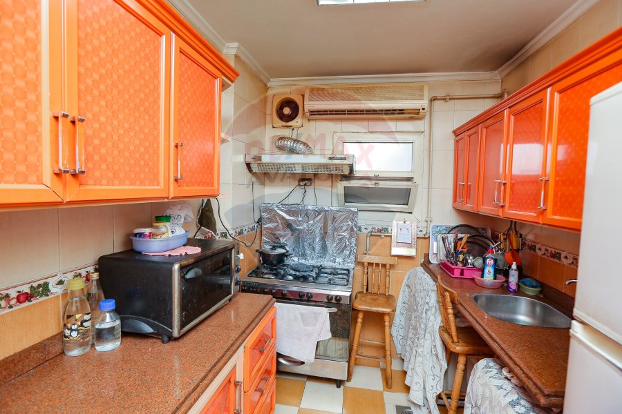 Apartment for sale 200 m Smouha (Zaki Ragab st - steps from Fawzi Moaz Square)