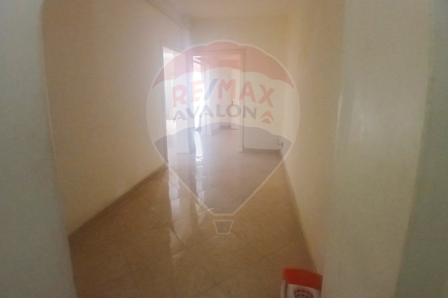 شقة للبيع 170 م لوران (خطوات من ش الاقبال)