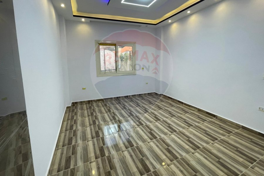 Registered Villa for sale 300 m King Mariout (Omar el Mokhtar st.)