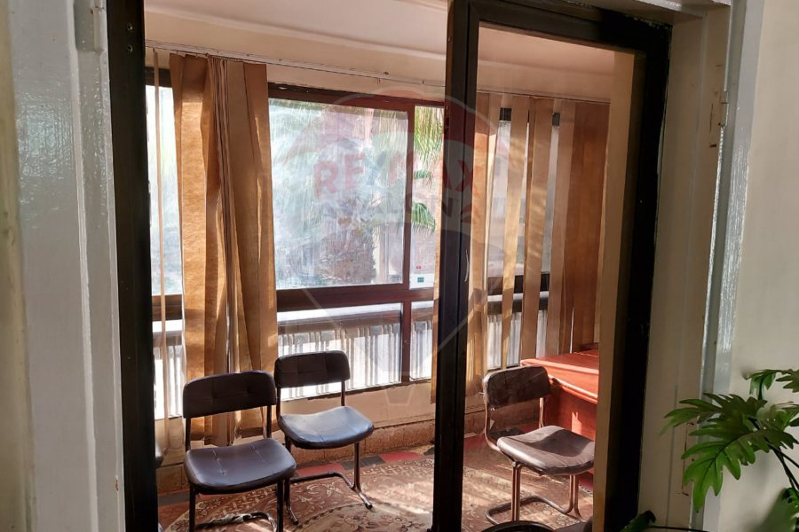 شقة للبيع 116م رشدى (عمارات الضباط - مصطفى كامل)