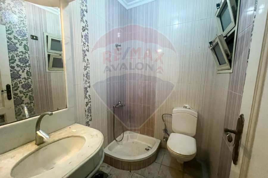 Apartment for sale 200 m Moharam bek (Mehwar El Mahmoudia)