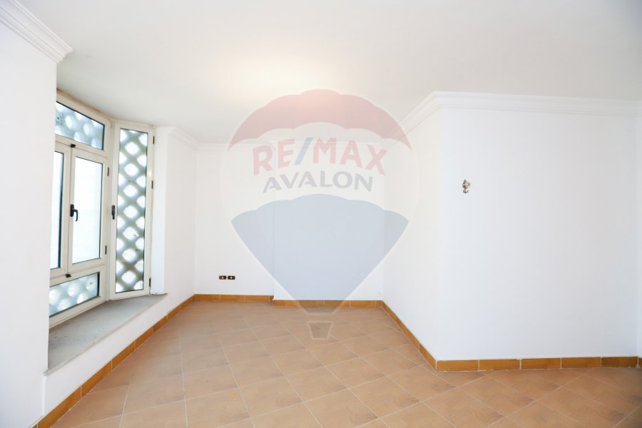 شقه للبيع 220 م جليم ( ش ابو قير مباشره )