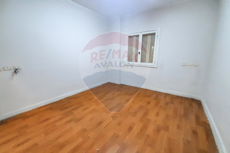 Administrative unit For Rent 140 m Saba Basha ( directly on the sea )