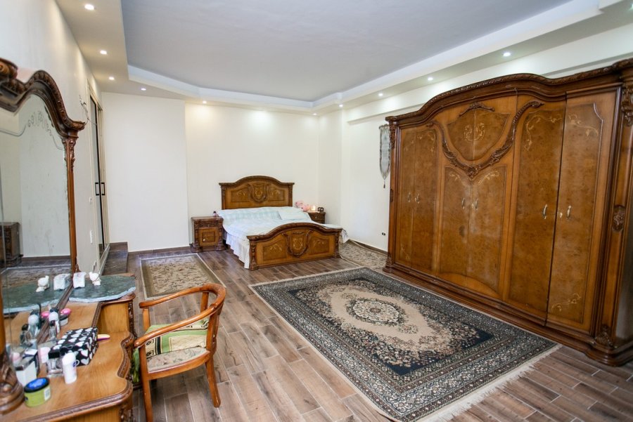 شقة ميزانين للبيع 235م كفر عبده ( ش خليل الخياط )