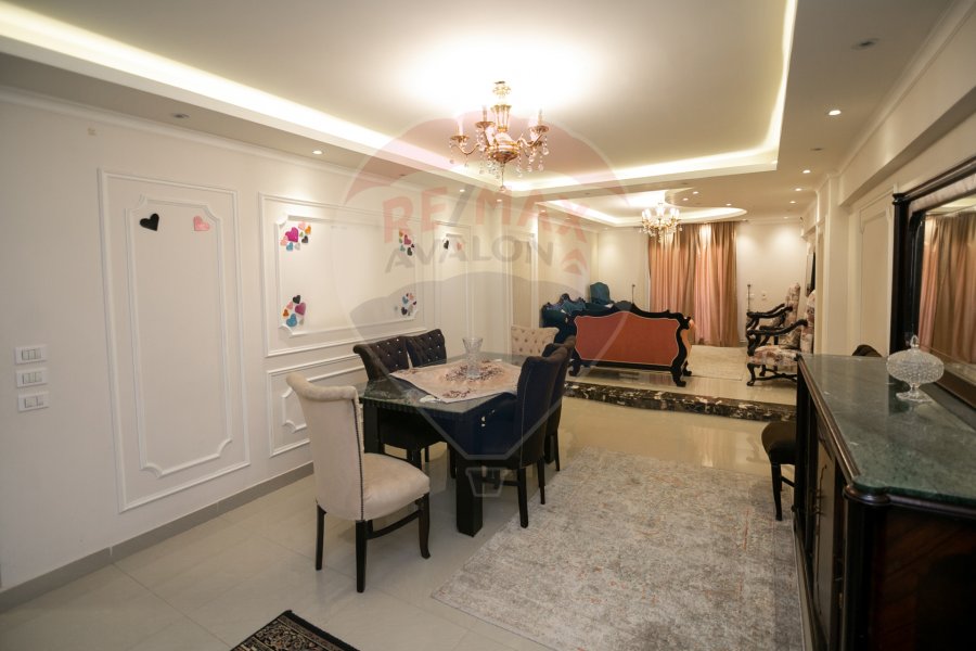 Apartment for sale 180 m El Shatby (steps from the sea)