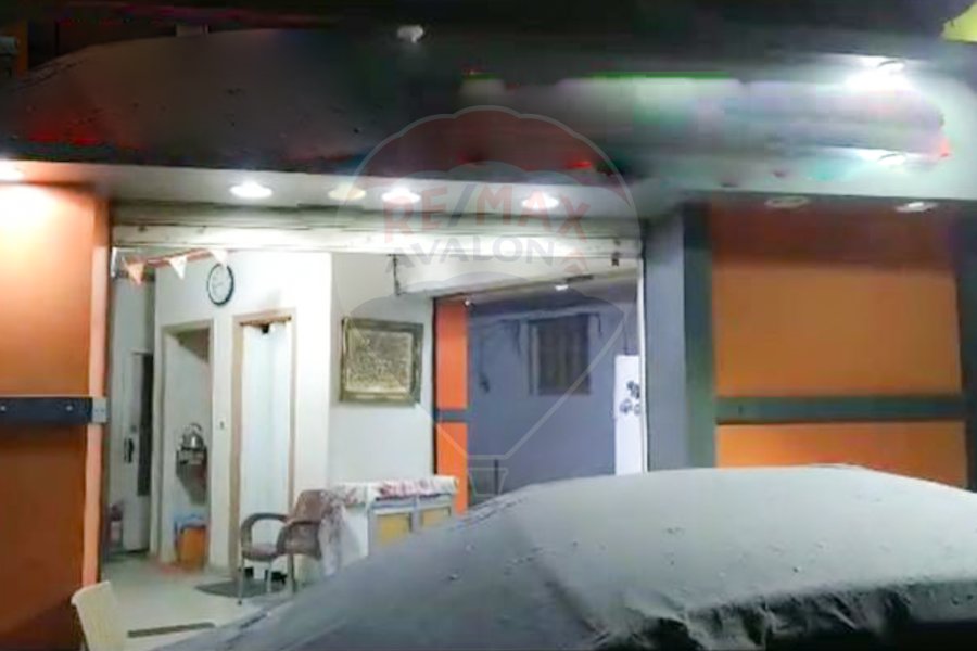 محل للبيع 33 م سبورتنج  (على الترام)