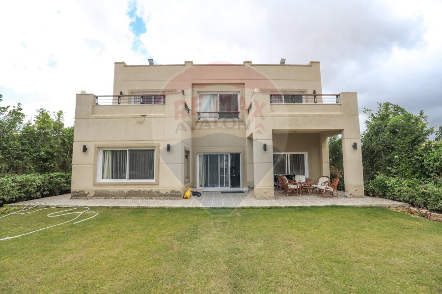 Registered Villa 900 m For Sale King Marriott (In Front Of Borj El Arab stadium)