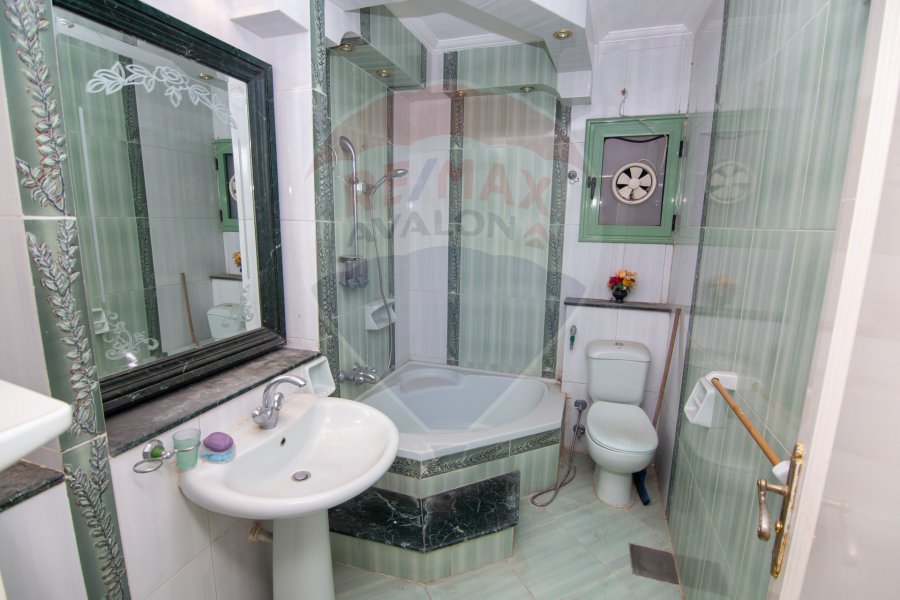 Apartment for sale, 280 m Stanley (Steps from the sea)