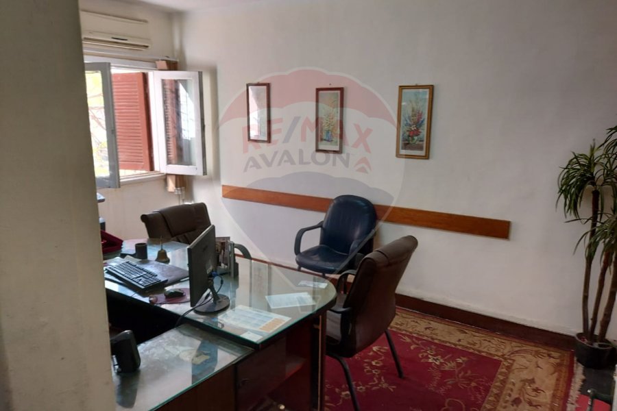 شقة للبيع 116م رشدى (عمارات الضباط - مصطفى كامل)