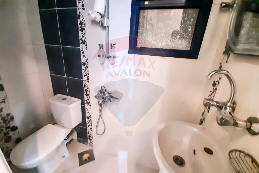 Administrative unit For Rent 140 m Saba Basha ( directly on the sea )