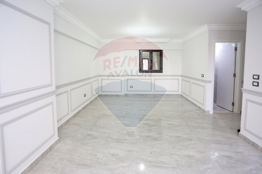 شقة للبيع 182 م سموحة (كومباوند ايست تاورز - ش مدرسة الرياده)