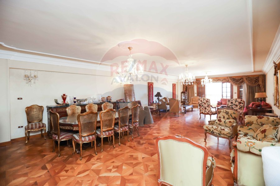 شقه للبيع 218 م جليم ( ش ابو قير مباشره )