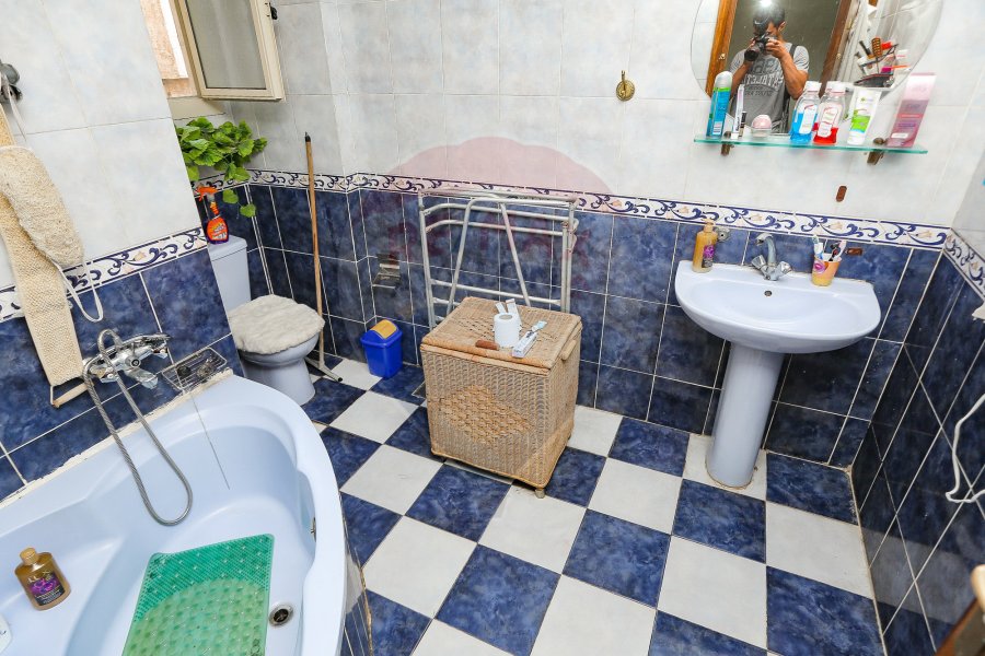 Apartment for sale 200 m Smouha (Zaki Ragab st - steps from Fawzi Moaz Square)