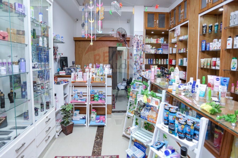 صيدلية للبيع 46 م  سموحة ( داخل كمبوند سكنى متكامل )
