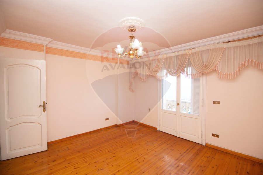 Apartment for sale, 280 m Stanley (Steps from the sea)