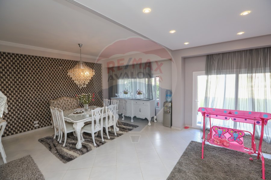 Registered Villa 900 m For Sale King Marriott (In Front Of Borj El Arab stadium)