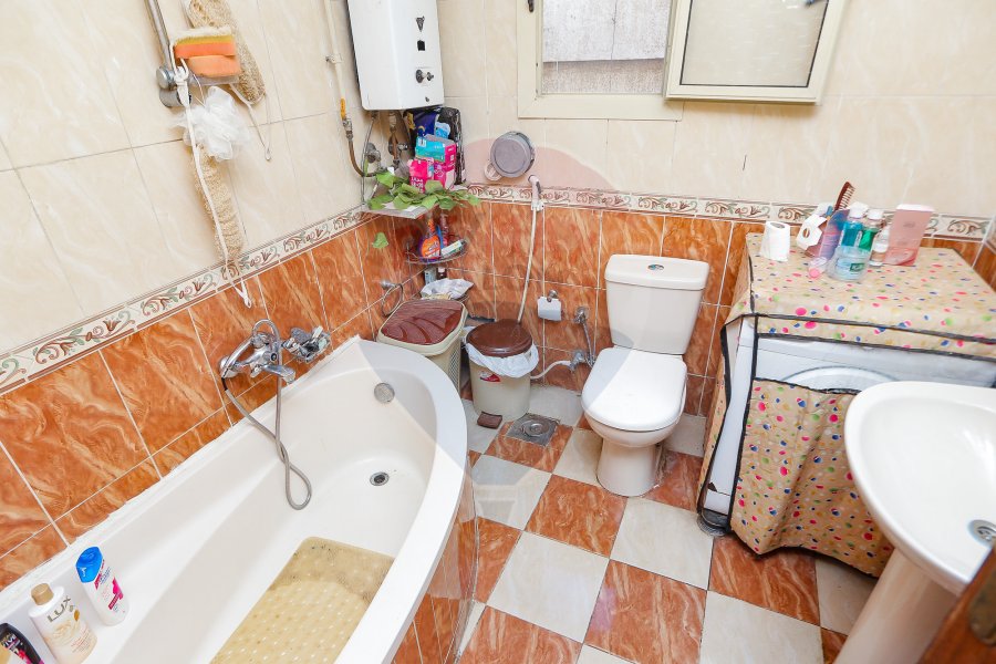 Apartment for sale 200 m Smouha (Zaki Ragab st - steps from Fawzi Moaz Square)