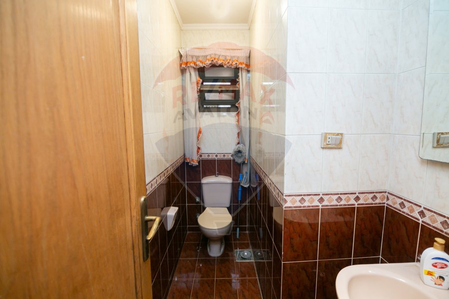 Apartment for sale 250 m Stanly (Roushdy Basha st-Steps from the sea)