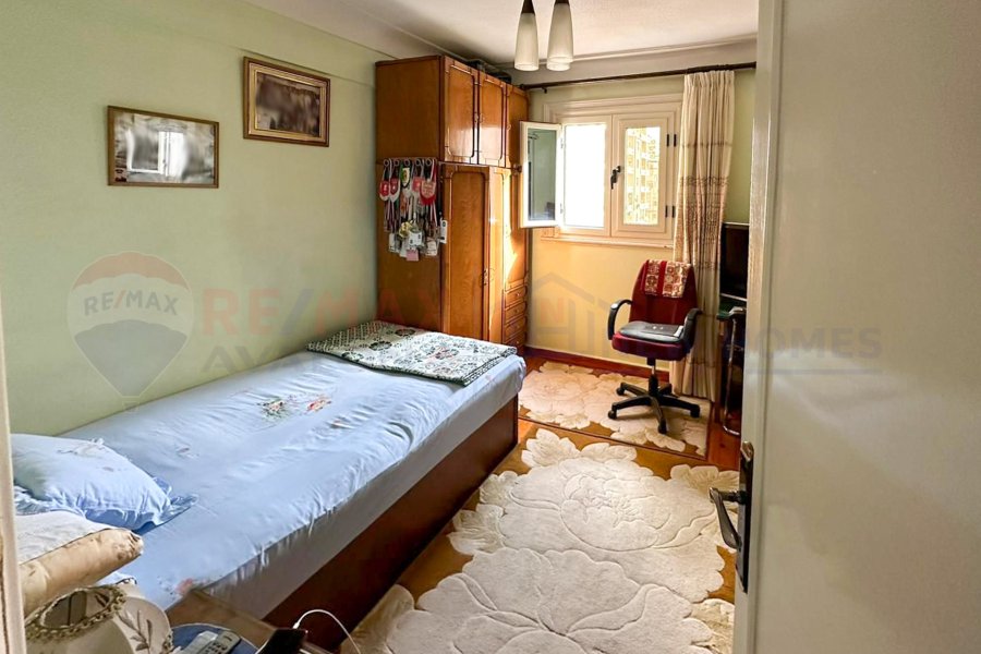 Apartment for sale 200 m Janaklis (Mohamed Basha Mohsen st.)