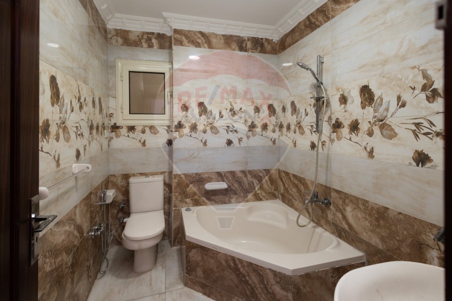 Apartment for sale 220 m Sidi Bishr (El Gaish Road)