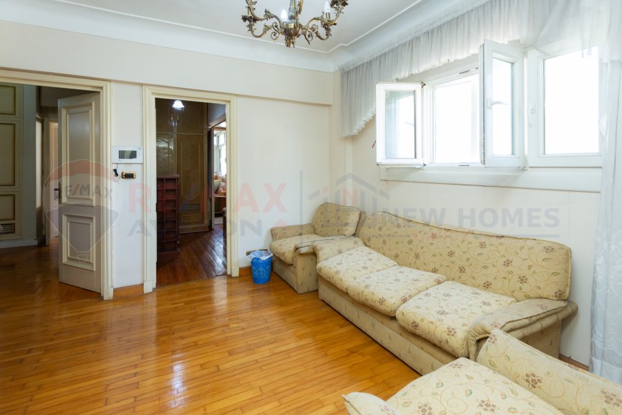 Triplex apartment for sale 220 m Stanly (near to the sea)