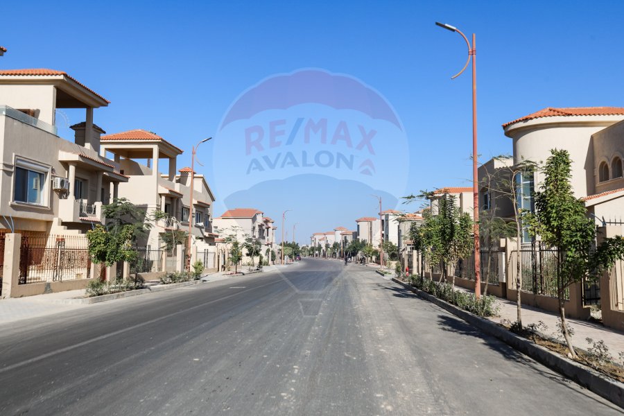 Twin house for sale 327 m (Alex West)