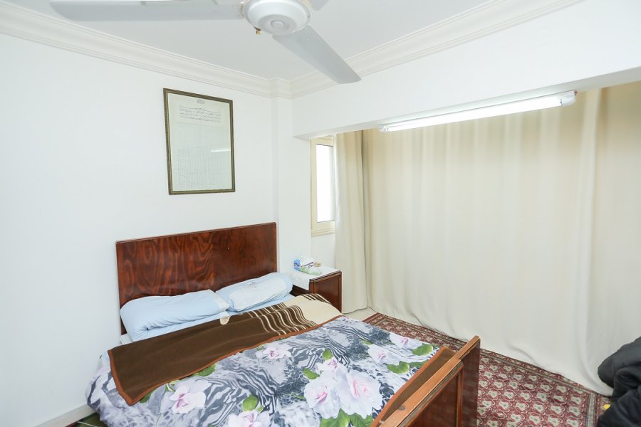 شقة للبيع 125م سموحة (ش النقيب شريف رمزى)