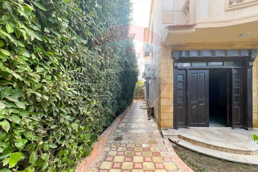 Standalone villa for sale 500 m King Mariout (Ganat Al Mohameen)