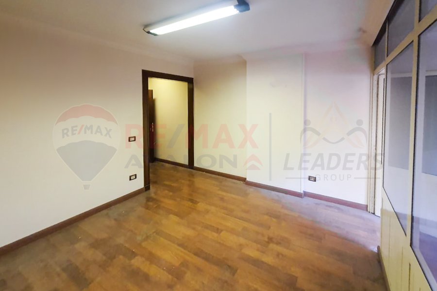 Administrative headquarters for rent 100 m Sidi Gaber (Mahmoud Shaker St)