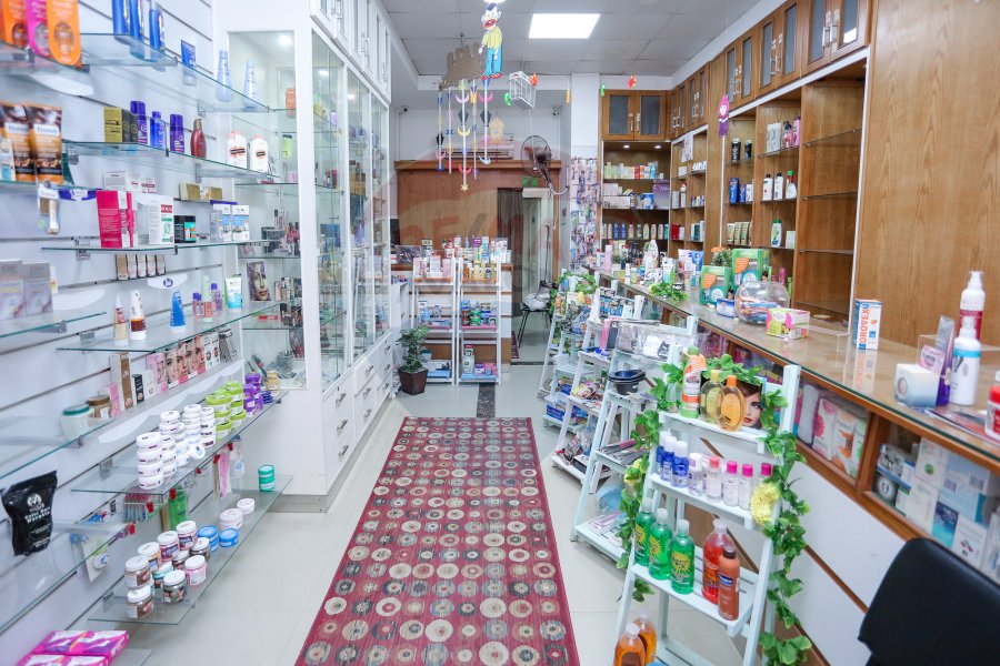 صيدلية للبيع 46 م  سموحة ( داخل كمبوند سكنى متكامل )