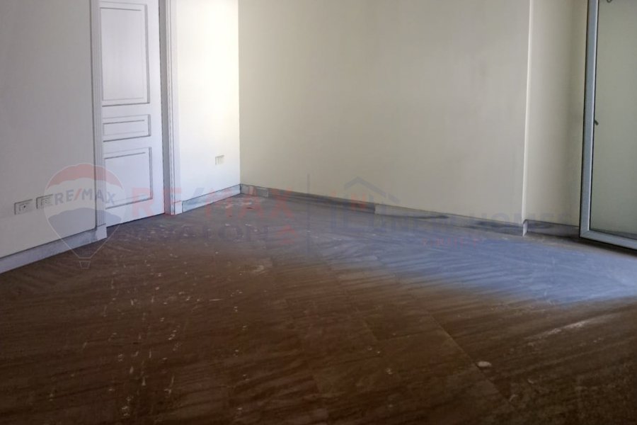 Apartment for rent 238 m Louran (El-Eqbal main st.)
