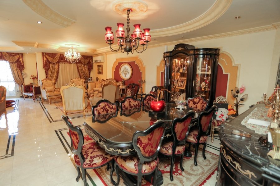 شقة مسجله شهر عقاري للبيع 220م سموحة ( ميدان فيكتور عمانويل )