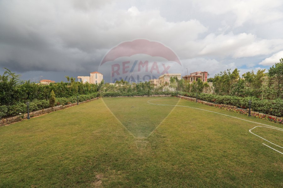 Registered Villa 900 m For Sale King Marriott (In Front Of Borj El Arab stadium)