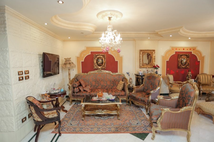 شقة مسجله شهر عقاري للبيع 220م سموحة ( ميدان فيكتور عمانويل )