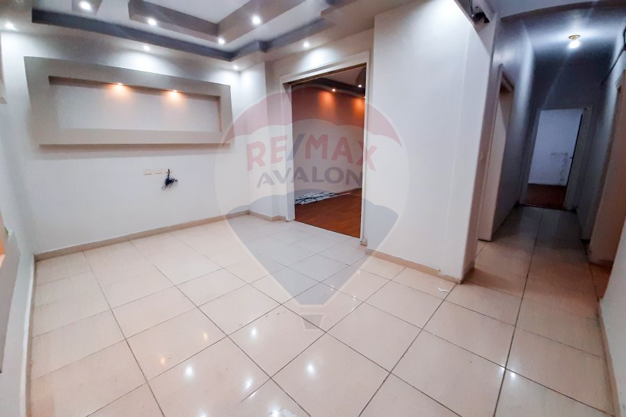 Administrative unit For Rent 140 m Saba Basha ( directly on the sea )
