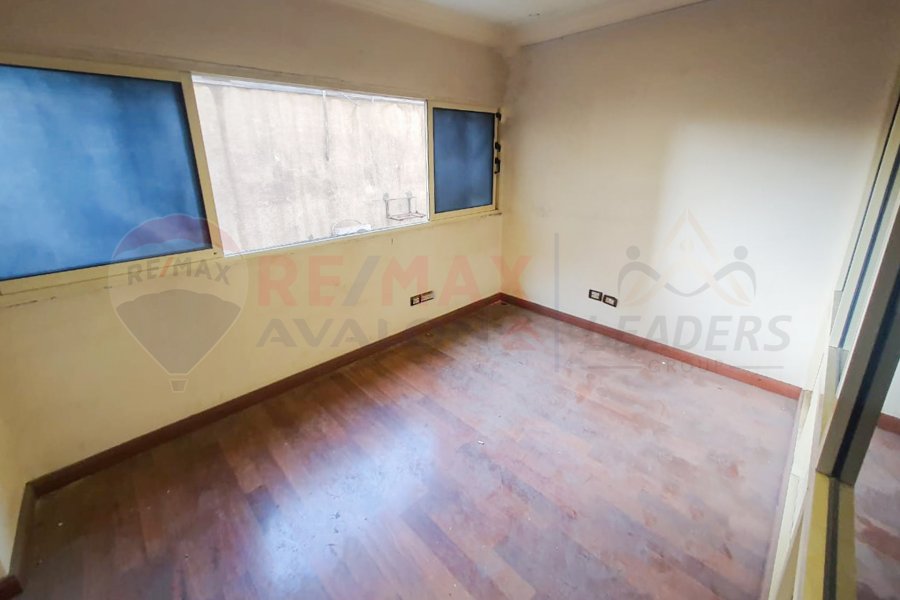 Administrative headquarters for rent 100 m Sidi Gaber (Mahmoud Shaker St)