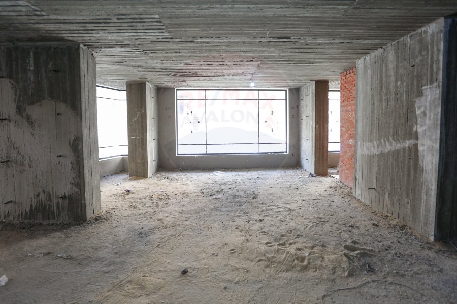 Shop 520 m + Mezzanine 770 m for Rent San Stefano (directly on the tram)
