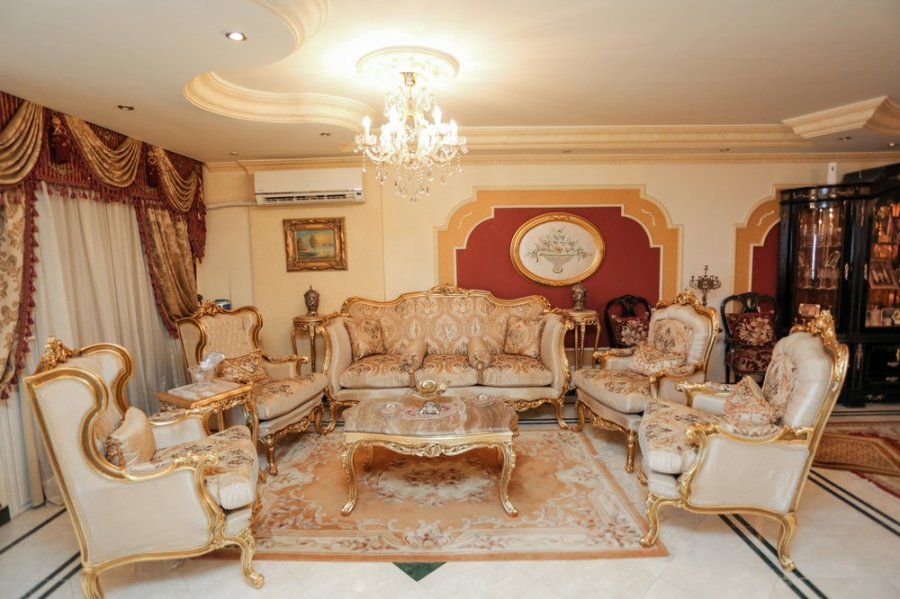 شقة مسجله شهر عقاري للبيع 220م سموحة ( ميدان فيكتور عمانويل )