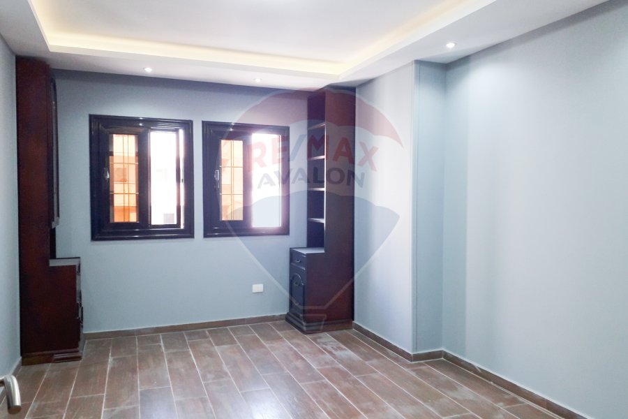Apartment for rent 200 m Aleqbal (directly on taram)