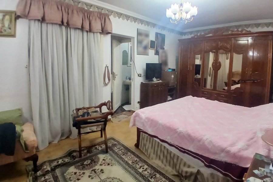 شقة للبيع 240 م سموحة (ش مصطفي كامل)
