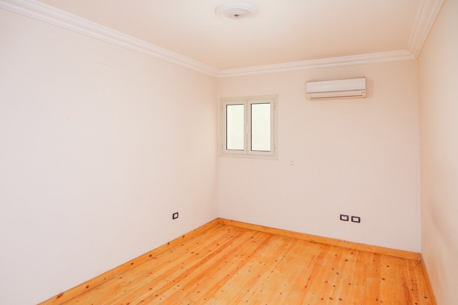 Apartment for sale 140m Janaklis (Directly on tram station)