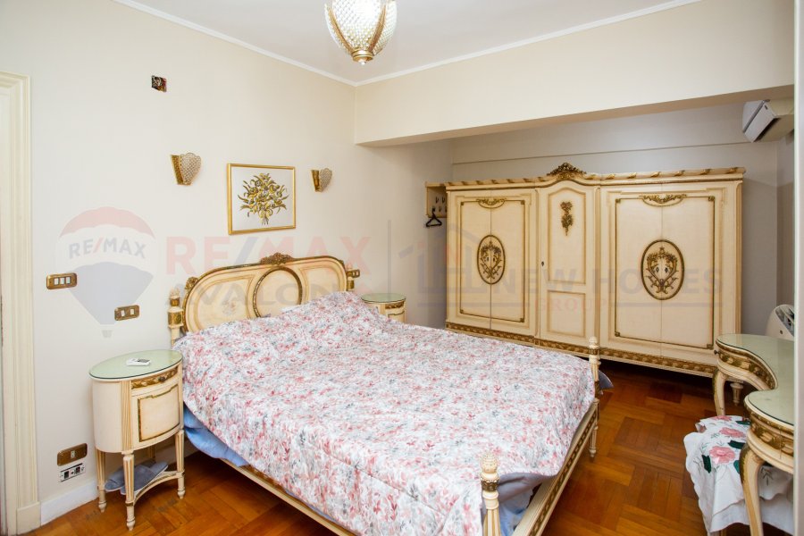 Triplex apartment for sale 220 m Stanly (near to the sea)