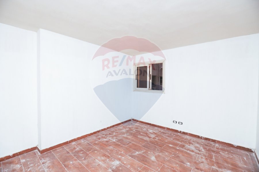 Apartment for sale 150 m El montaza (El halawani towers - Royal plaza)