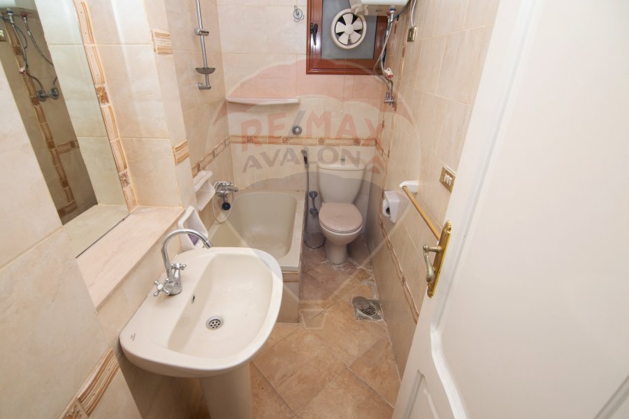 Apartment for sale, 280 m Stanley (Steps from the sea)