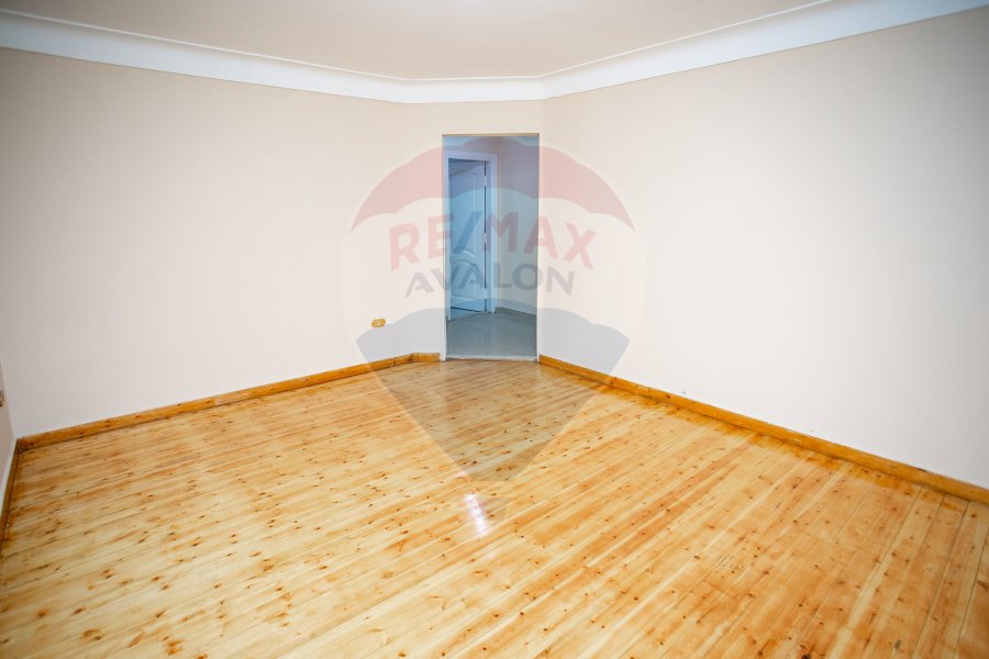 Administrative Unite for rent 235 m Stanly (Branshed from the Sea)